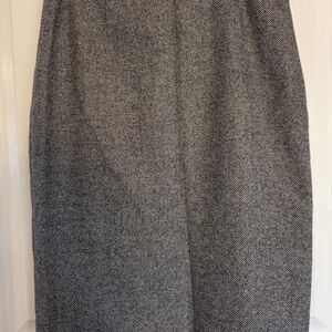 Brooks Brothers - Woven In Italy -  100% New Zeland Merino Wool Skirt